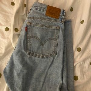 Light washed Levi’s jeans